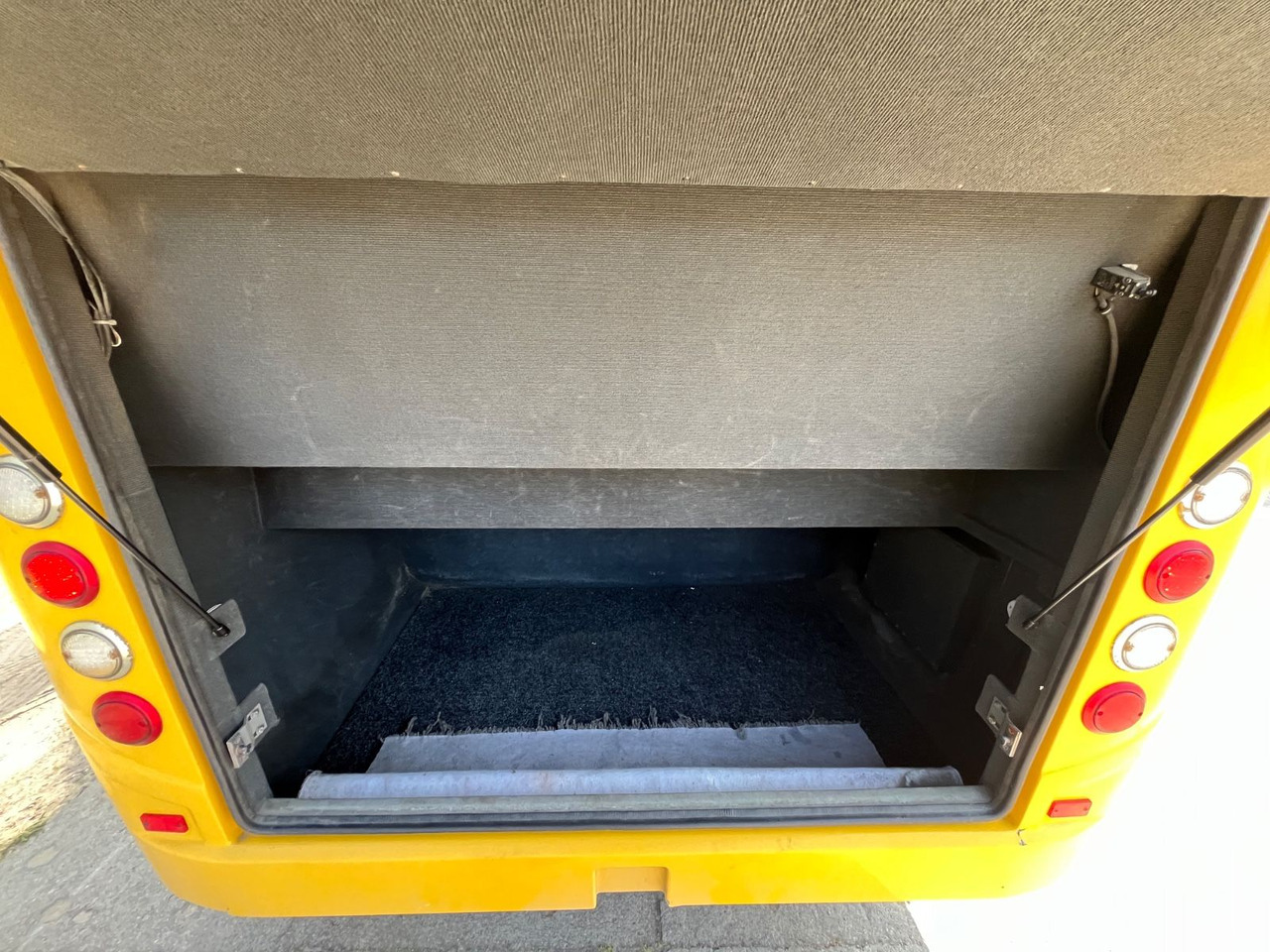 Locação de  Iveco Rosero First / 24+1+1 / Telma/ EURO6 Iveco Rosero First / 24+1+1 / Telma/ EURO6: foto 9
