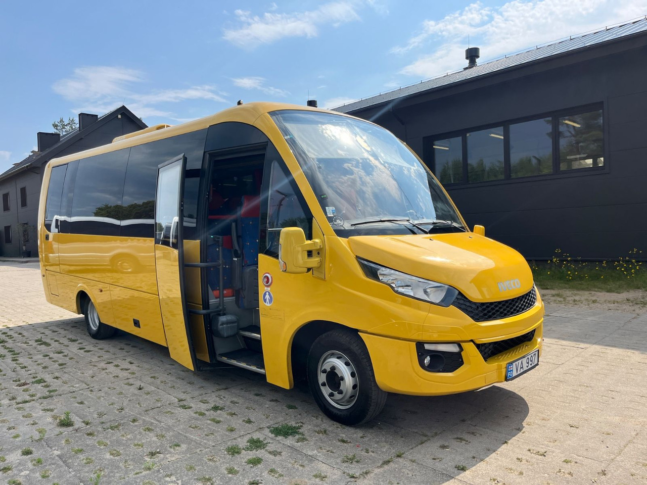 Iveco Rosero First / 24+1+1 / Telma/ EURO6 - Autocarro: foto 1 Iveco Rosero First / 24+1+1 / Telma/ EURO6 - Autocarro: foto 1