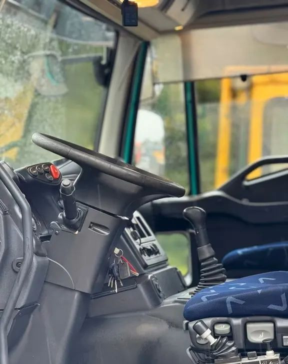 Iveco TRAKKER 450 6x4 WYWROTKA MELLER | EURO 5 | MANUAL | KLIMA | RETARDER | PRZEBIEG 364 000km ! - Caminhão basculante: foto 5 Iveco TRAKKER 450 6x4 WYWROTKA MELLER | EURO 5 | MANUAL | KLIMA | RETARDER | PRZEBIEG 364 000km ! - Caminhão basculante: foto 5