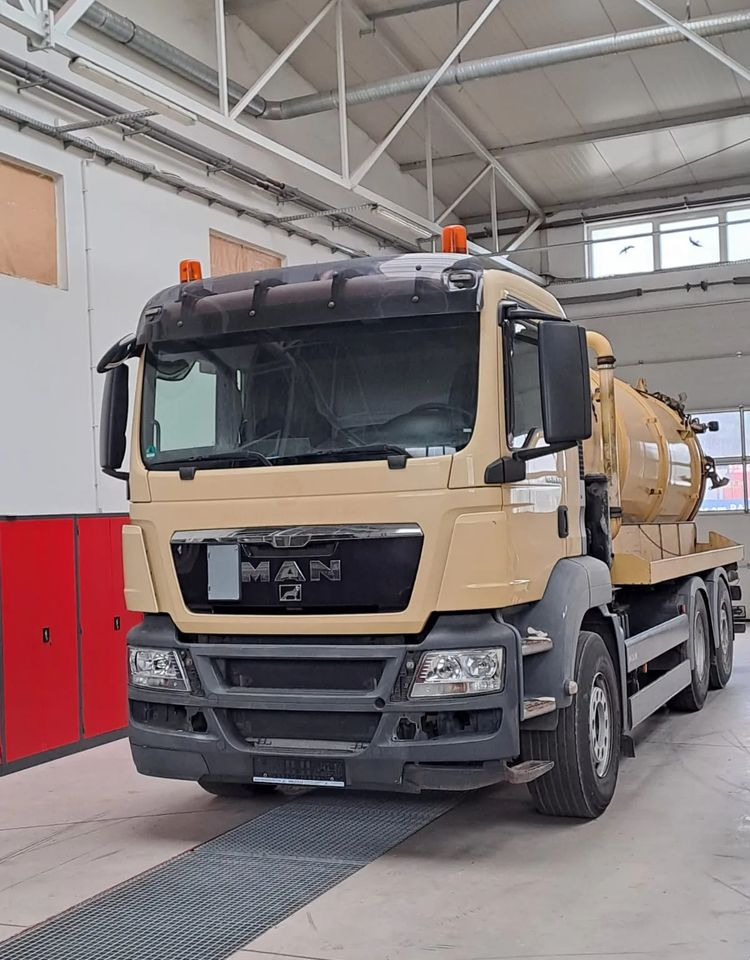 MAN MAN TGS 26.360/6X2/POJAZD KOMUNALNY Z WYWROTEM - Caminhão limpa fossa: foto 1 MAN MAN TGS 26.360/6X2/POJAZD KOMUNALNY Z WYWROTEM - Caminhão limpa fossa: foto 1
