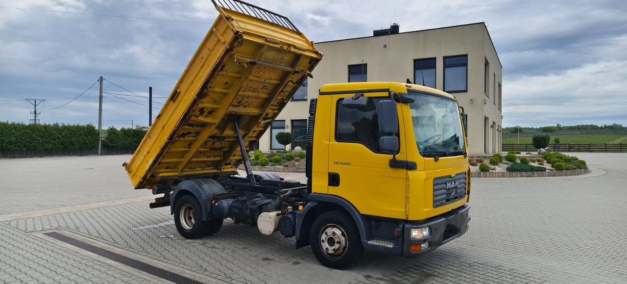 MAN TGL 8.210 * 2007 * 3-stronny KIPER * NOWE OPONY * MANUAL * RESOR * 3 MIEJSCA - Caminhão basculante: foto 1 MAN TGL 8.210 * 2007 * 3-stronny KIPER * NOWE OPONY * MANUAL * RESOR * 3 MIEJSCA - Caminhão basculante: foto 1