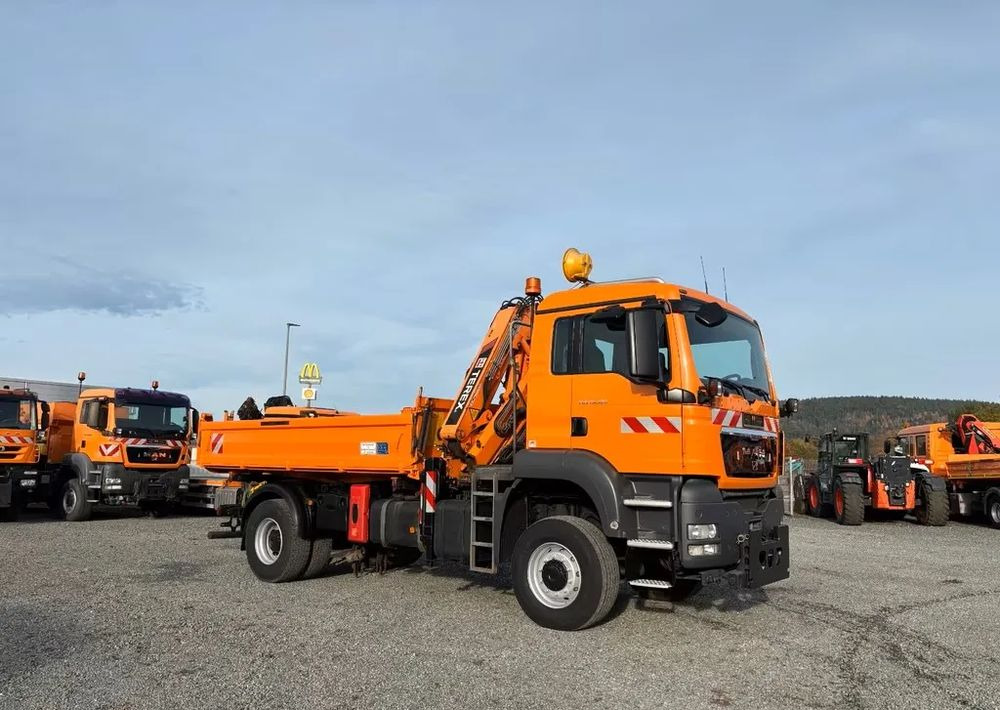 MAN TGS 18.320/ 4x4 / Euro4 /Wywrotka trójstronna Meiller +Kran Atlas TLC 82.2 +sterowanie radiowe – Przystosowany do pracy zimą — odśnieżanie, posypywanie, pług - Caminhão basculante: foto 4 MAN TGS 18.320/ 4x4 / Euro4 /Wywrotka trójstronna Meiller +Kran Atlas TLC 82.2 +sterowanie radiowe – Przystosowany do pracy zimą — odśnieżanie, posypywanie, pług - Caminhão basculante: foto 4