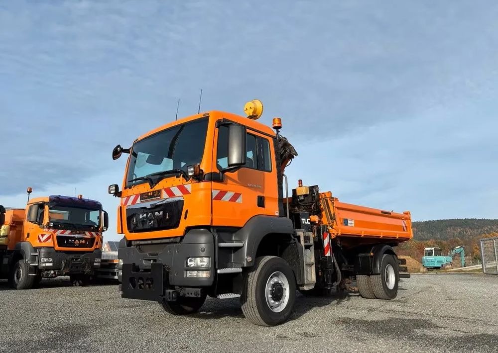 MAN TGS 18.320/ 4x4 / Euro4 /Wywrotka trójstronna Meiller +Kran Atlas TLC 82.2 +sterowanie radiowe – Przystosowany do pracy zimą — odśnieżanie, posypywanie, pług - Caminhão basculante: foto 5 MAN TGS 18.320/ 4x4 / Euro4 /Wywrotka trójstronna Meiller +Kran Atlas TLC 82.2 +sterowanie radiowe – Przystosowany do pracy zimą — odśnieżanie, posypywanie, pług - Caminhão basculante: foto 5