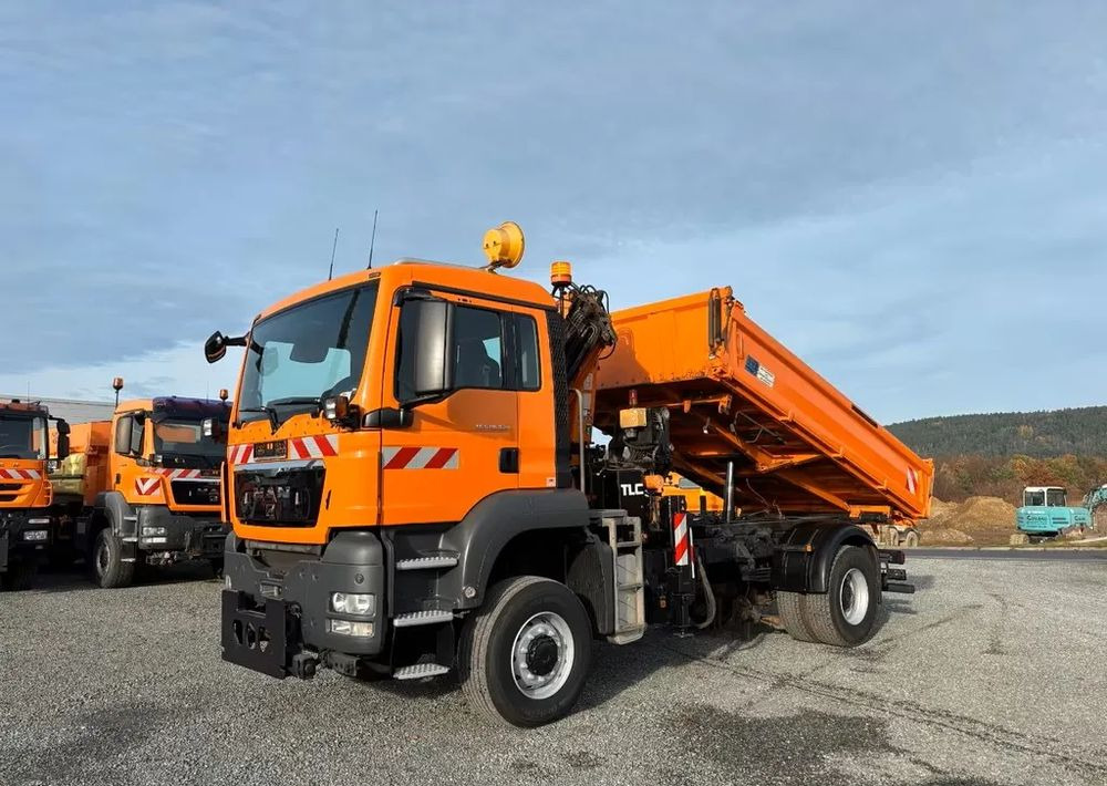 MAN TGS 18.320/ 4x4 / Euro4 /Wywrotka trójstronna Meiller +Kran Atlas TLC 82.2 +sterowanie radiowe – Przystosowany do pracy zimą — odśnieżanie, posypywanie, pług - Caminhão basculante: foto 2 MAN TGS 18.320/ 4x4 / Euro4 /Wywrotka trójstronna Meiller +Kran Atlas TLC 82.2 +sterowanie radiowe – Przystosowany do pracy zimą — odśnieżanie, posypywanie, pług - Caminhão basculante: foto 2