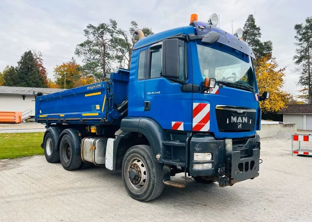 MAN TGS 26.440 6x6 Hydrodrive – Meiller 3-stronny wywrotka / Manual / Retarder / Tempomat / Euro 5 - Caminhão basculante: foto 5 MAN TGS 26.440 6x6 Hydrodrive – Meiller 3-stronny wywrotka / Manual / Retarder / Tempomat / Euro 5 - Caminhão basculante: foto 5