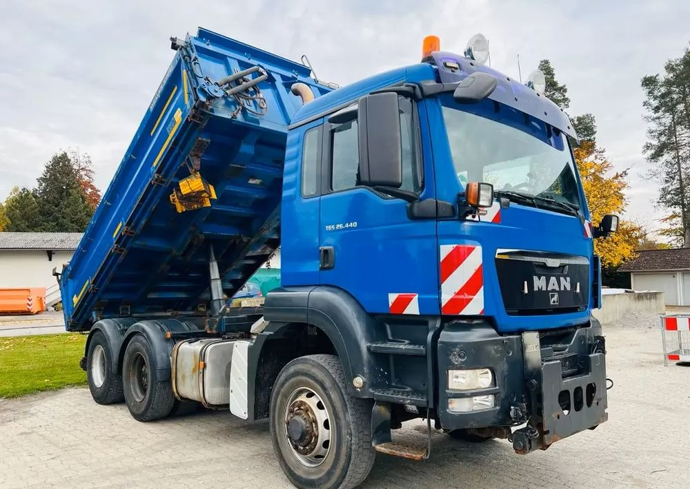 MAN TGS 26.440 6x6 Hydrodrive – Meiller 3-stronny wywrotka / Manual / Retarder / Tempomat / Euro 5 - Caminhão basculante: foto 4 MAN TGS 26.440 6x6 Hydrodrive – Meiller 3-stronny wywrotka / Manual / Retarder / Tempomat / Euro 5 - Caminhão basculante: foto 4