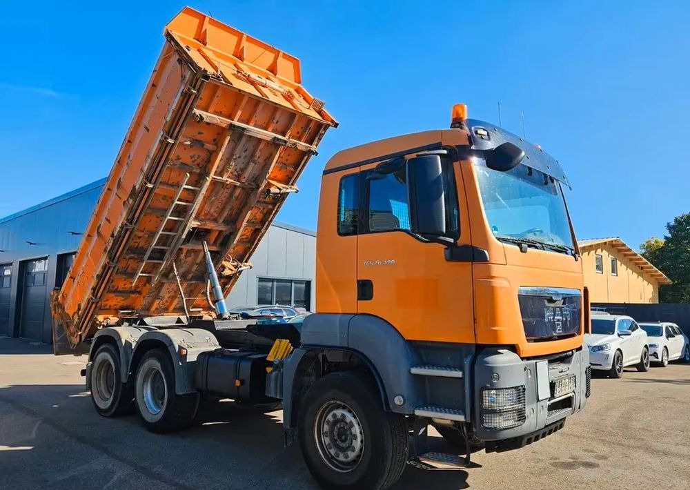 MAN TGS 26.480 6x4 WYWROTKA 3-STRONNA | AUTOMAT | EURO 5 | PRZEBIEG 310 000km! - Caminhão basculante: foto 4 MAN TGS 26.480 6x4 WYWROTKA 3-STRONNA | AUTOMAT | EURO 5 | PRZEBIEG 310 000km! - Caminhão basculante: foto 4