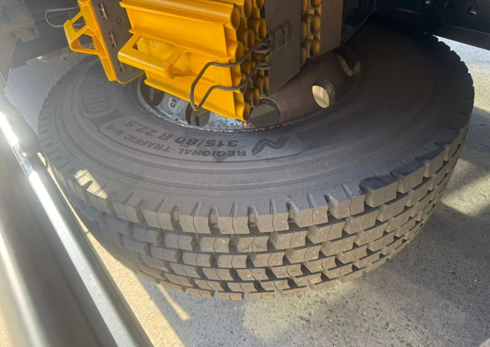 MAN TGX 26.480 • HDS Atlas 145.2 •Oś podnoszona i skrętna 426 tys. km - Zestaw z przyczepą Schwarzmüller Oś przednia – resory piórowe, tylna – pneumatyka • - Camião de caixa aberta/ Plataforma, Caminhão grua: foto 2 MAN TGX 26.480 • HDS Atlas 145.2 •Oś podnoszona i skrętna 426 tys. km - Zestaw z przyczepą Schwarzmüller Oś przednia – resory piórowe, tylna – pneumatyka • - Camião de caixa aberta/ Plataforma, Caminhão grua: foto 2