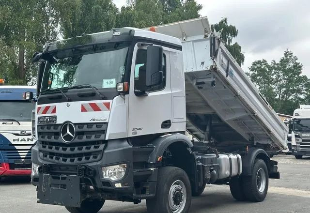 Mercedes-Benz Arocs 2040 4x4 – Meiller | Euro 6c | płyta czołowa do montażu pługu, osprzętu zimowego lub komunalnego | Automat | Resory stalowe (Blatt-Blatt) - Caminhão basculante: foto 1 Mercedes-Benz Arocs 2040 4x4 – Meiller | Euro 6c | płyta czołowa do montażu pługu, osprzętu zimowego lub komunalnego | Automat | Resory stalowe (Blatt-Blatt) - Caminhão basculante: foto 1