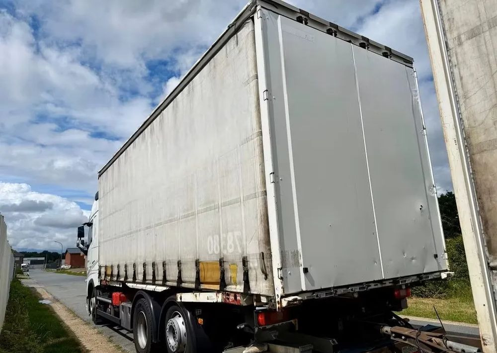 Volvo FH460 6x2 BDF | Hydrauliczna platforma załadunkowa | Ogrzewanie postojowe | Automatyczna skrzynia | Euro 6d - Caminhão com lona: foto 5 Volvo FH460 6x2 BDF | Hydrauliczna platforma załadunkowa | Ogrzewanie postojowe | Automatyczna skrzynia | Euro 6d - Caminhão com lona: foto 5