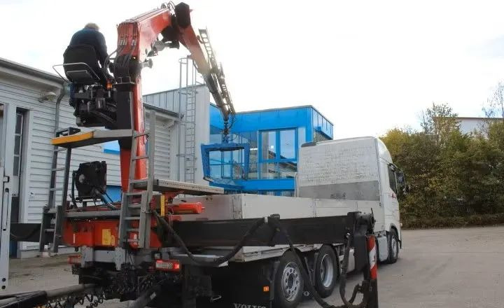 Volvo FH500 6x2 | Platforma z HDS Fassi F215A7 - Sterowanie radiowe | Euro 6 | Automatyczna skrzynia | 390 000 km - Camião de caixa aberta/ Plataforma, Caminhão grua: foto 4 Volvo FH500 6x2 | Platforma z HDS Fassi F215A7 - Sterowanie radiowe | Euro 6 | Automatyczna skrzynia | 390 000 km - Camião de caixa aberta/ Plataforma, Caminhão grua: foto 4