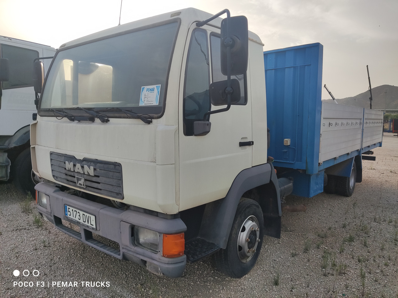 MAN L2000 - Camião de caixa aberta/ Plataforma: foto 1 MAN L2000 - Camião de caixa aberta/ Plataforma: foto 1