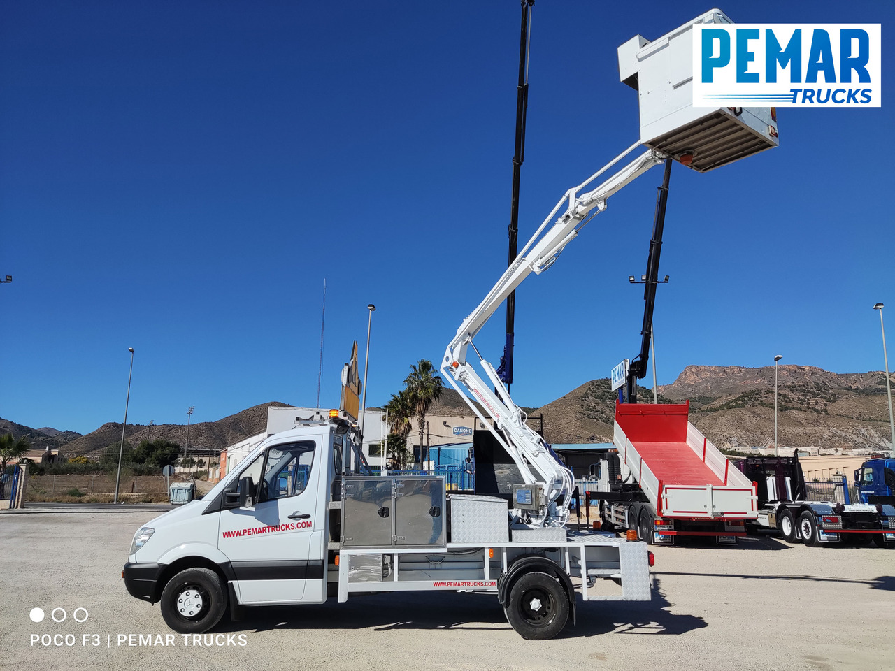 Caminhão com plataforma aérea MERCEDES-BENZ 516 CDI CESTA ELEVADORA, 160 cv: foto 32