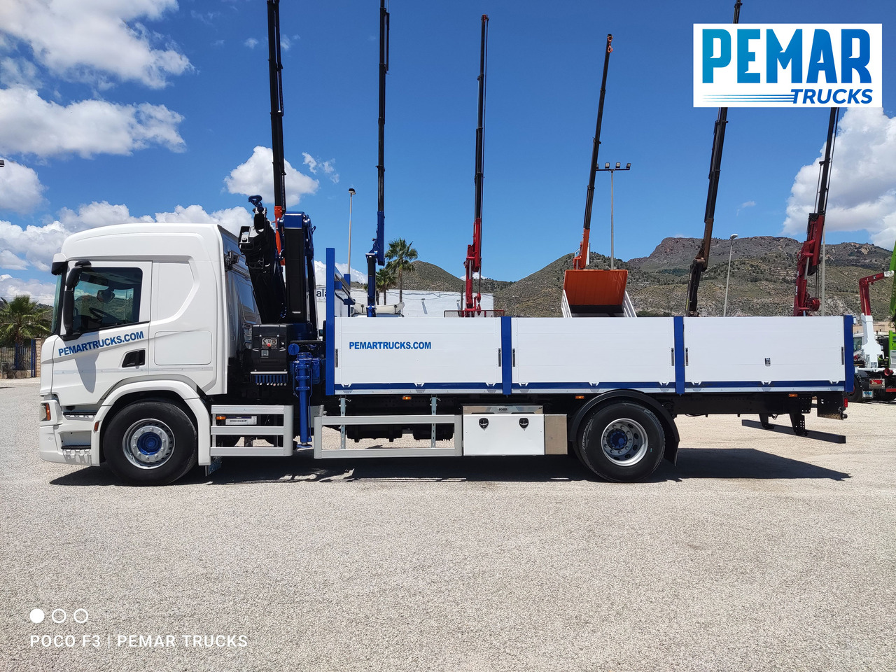 Camião de caixa aberta/ Plataforma, Caminhão grua SCANIA P 370 4X2 GRUA CAJA FIJA: foto 9