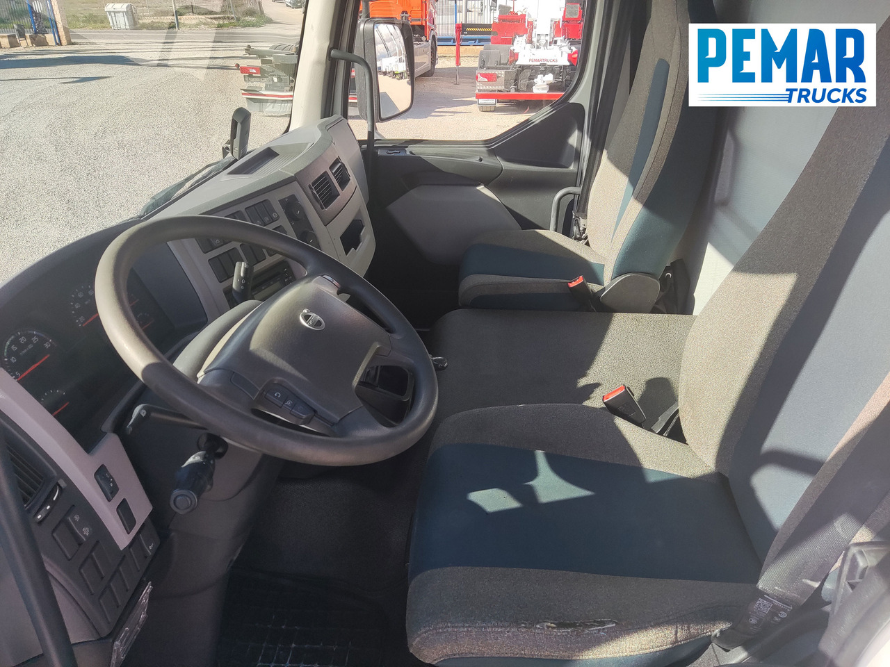 Caminhão furgão VOLVO FL 210 12T CAJA CERRADA: foto 13