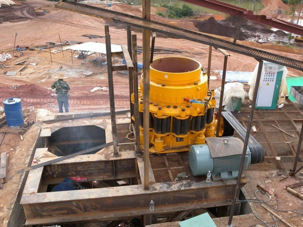 Kinglink Hematite Iron Ore Cone Crusher KLC1300 - Britador de cone: foto 1 Kinglink Hematite Iron Ore Cone Crusher KLC1300 - Britador de cone: foto 1