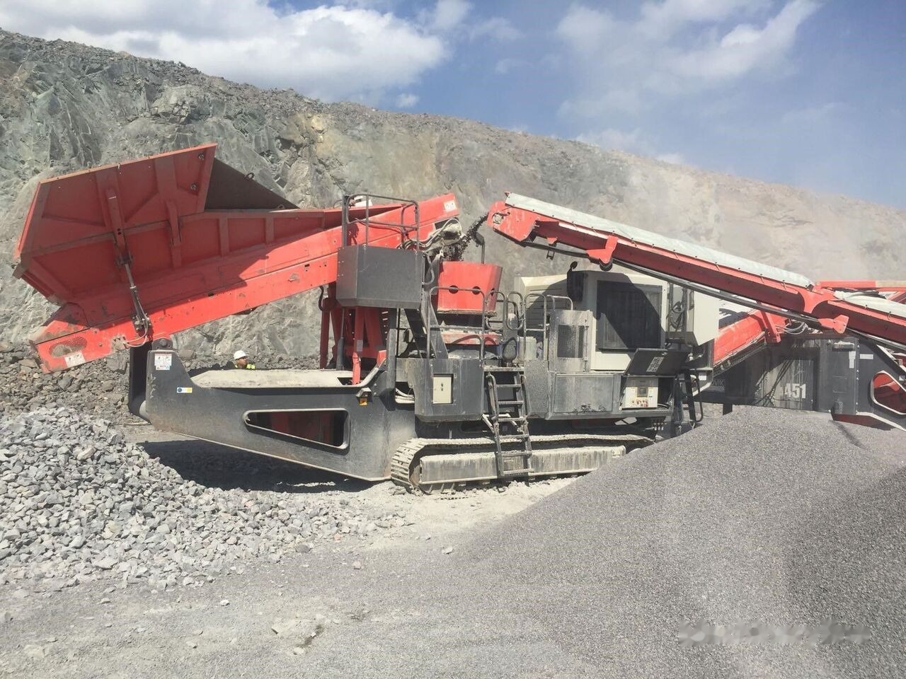 Sandvik QH331 Mobile Crushing Plant - Britadeira móvel: foto 1 Sandvik QH331 Mobile Crushing Plant - Britadeira móvel: foto 1