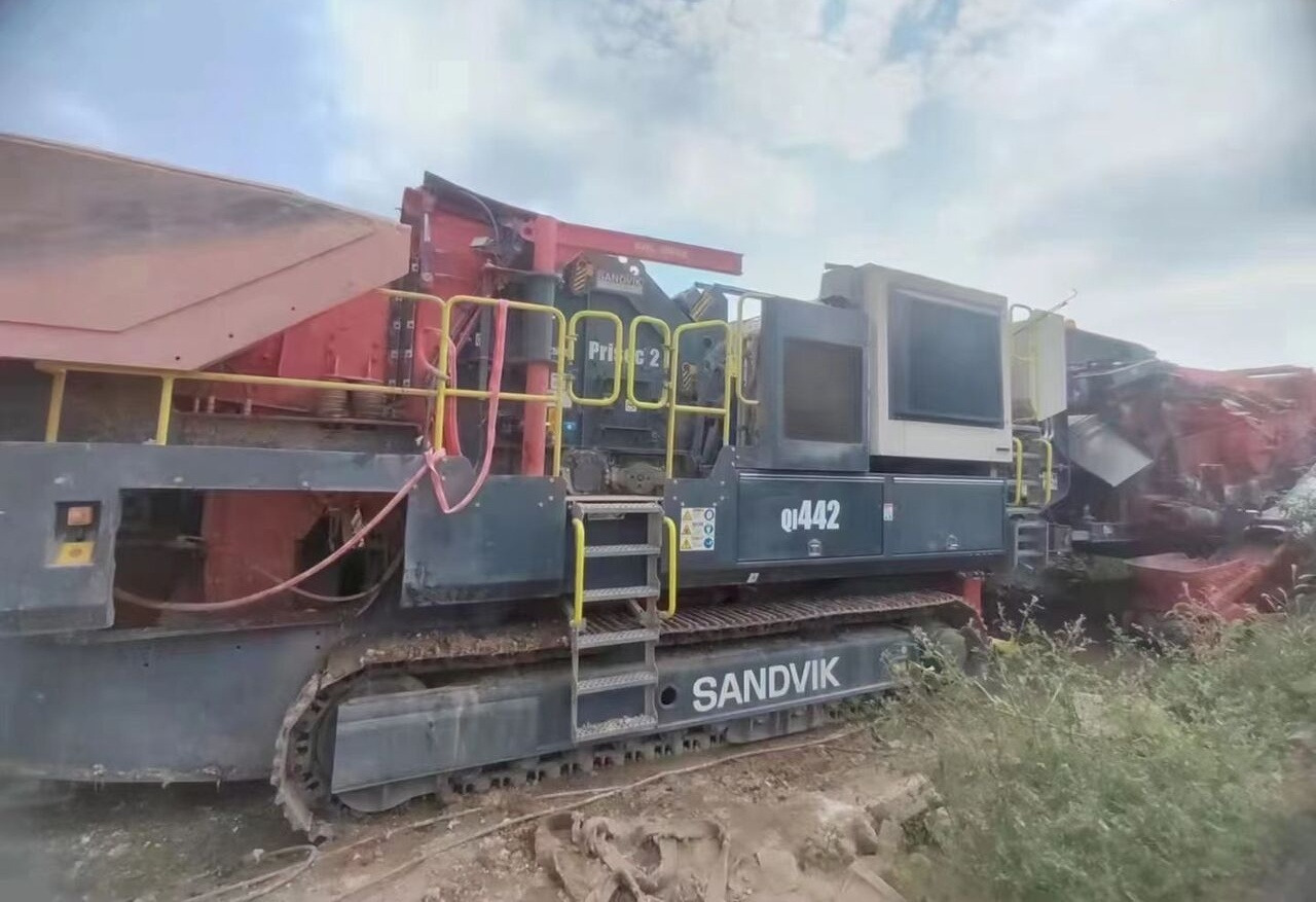 Sandvik QI442 Tracked Impact Crusher+QA335 Tracked Screen - Britadeira móvel: foto 3 Sandvik QI442 Tracked Impact Crusher+QA335 Tracked Screen - Britadeira móvel: foto 3