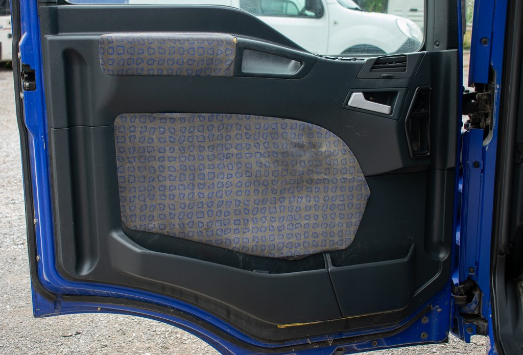 MAN TGA DOOR TRIM LEFT - DRIVER'S - Porta e peças de Caminhão: foto 1 MAN TGA DOOR TRIM LEFT - DRIVER'S - Porta e peças de Caminhão: foto 1