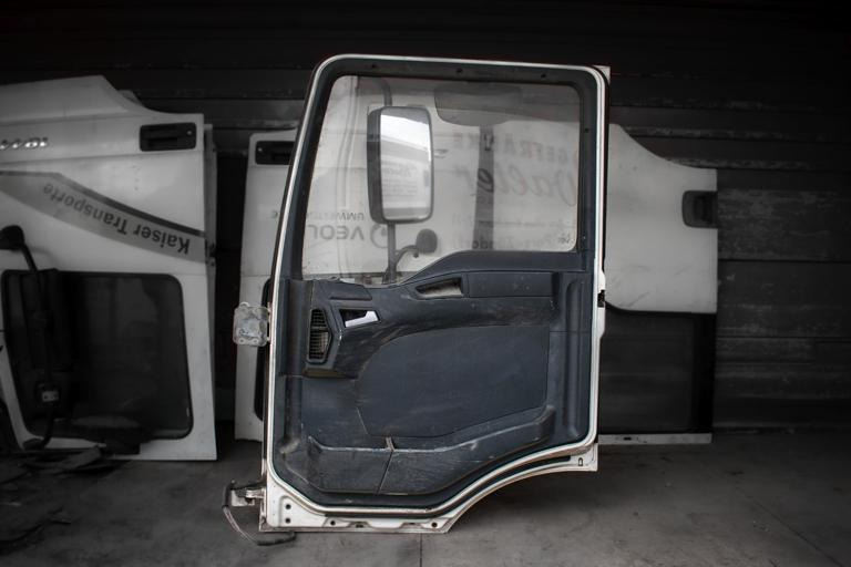 MAN TGA - PASSENGER - Porta e peças de Caminhão: foto 2 MAN TGA - PASSENGER - Porta e peças de Caminhão: foto 2