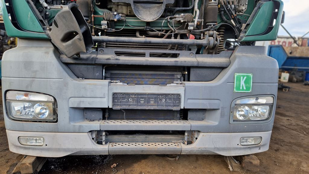 MERCEDES-BENZ AXOR - Para-choque de Caminhão: foto 1 MERCEDES-BENZ AXOR - Para-choque de Caminhão: foto 1