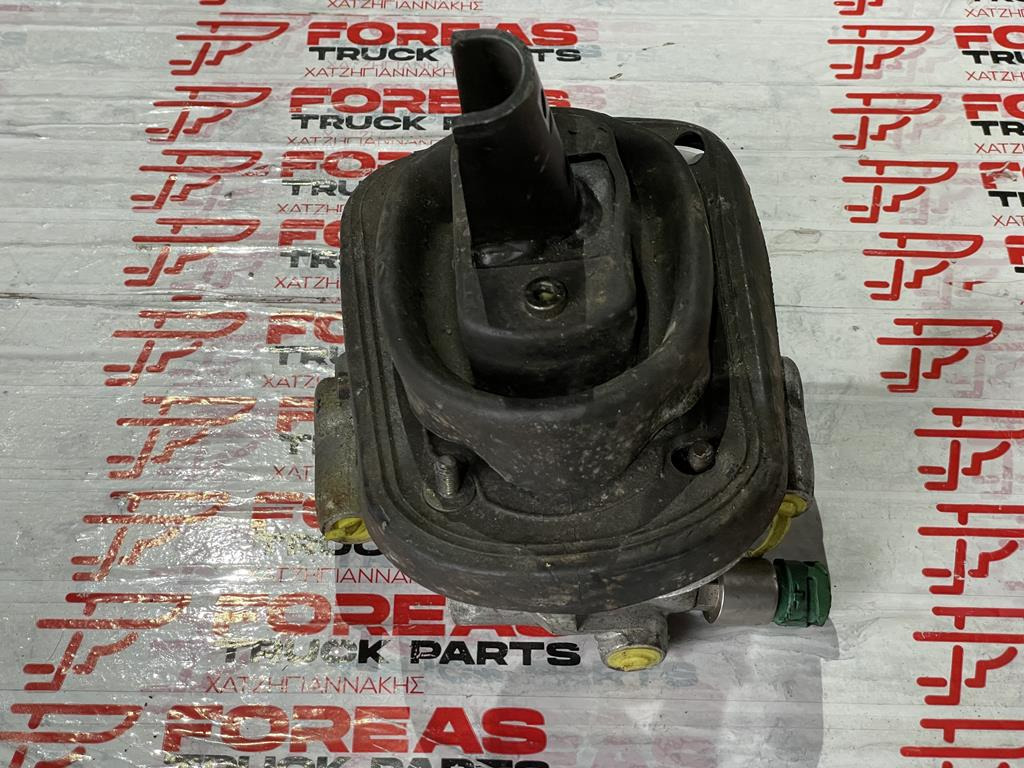 MERCEDES-BENZ HYDRAULIC GEAR STICK - A 000 260 5898 - Manete de mudanças de Caminhão: foto 1 MERCEDES-BENZ HYDRAULIC GEAR STICK - A 000 260 5898 - Manete de mudanças de Caminhão: foto 1