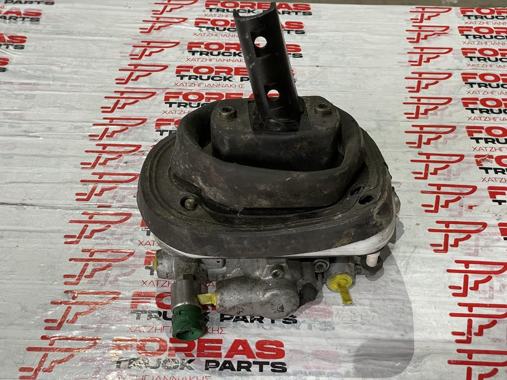 MERCEDES-BENZ HYDRAULIC GEAR STICK - A 000 260 5898 - Manete de mudanças de Caminhão: foto 2 MERCEDES-BENZ HYDRAULIC GEAR STICK - A 000 260 5898 - Manete de mudanças de Caminhão: foto 2