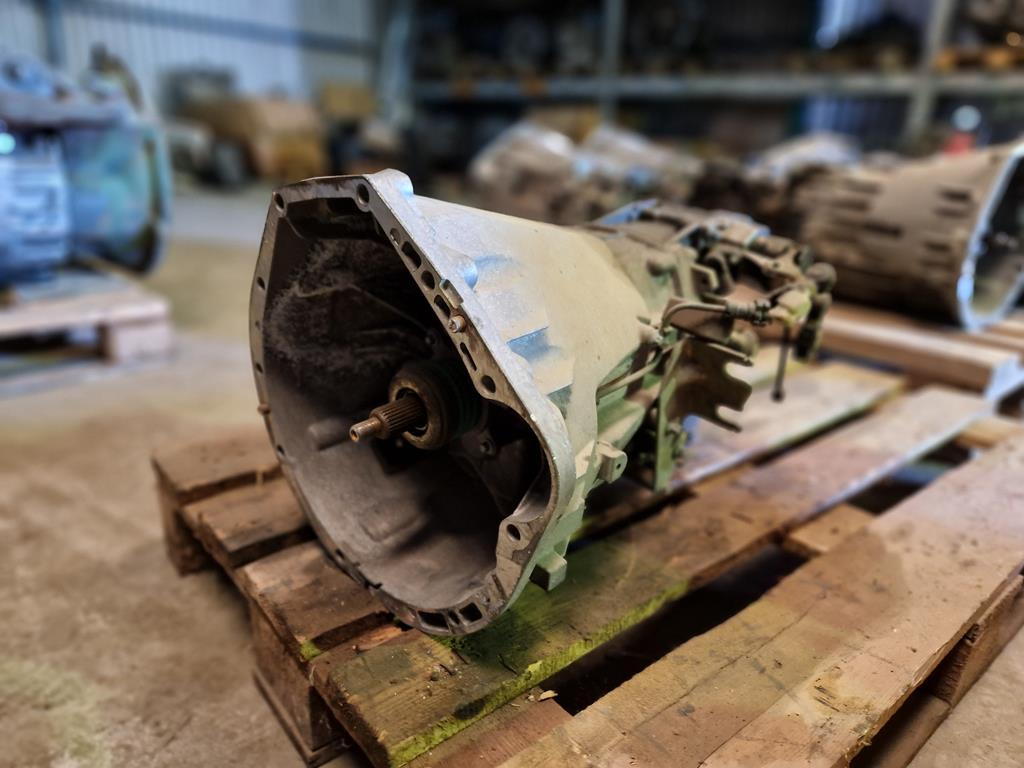 MERCEDES-BENZ SPRINTER 711605 - Caixa de câmbio de Caminhão: foto 1 MERCEDES-BENZ SPRINTER 711605 - Caixa de câmbio de Caminhão: foto 1