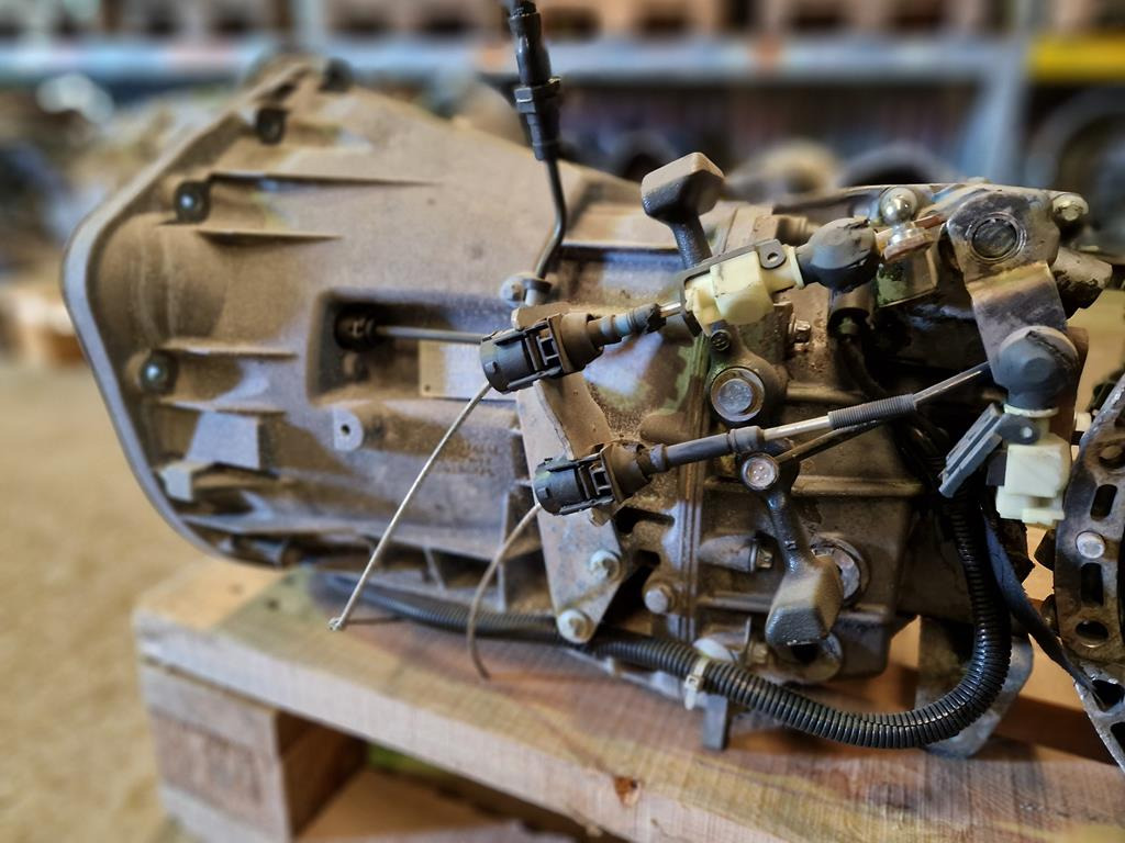 MERCEDES-BENZ SPRINTER 711620 - Caixa de câmbio de Caminhão: foto 2 MERCEDES-BENZ SPRINTER 711620 - Caixa de câmbio de Caminhão: foto 2