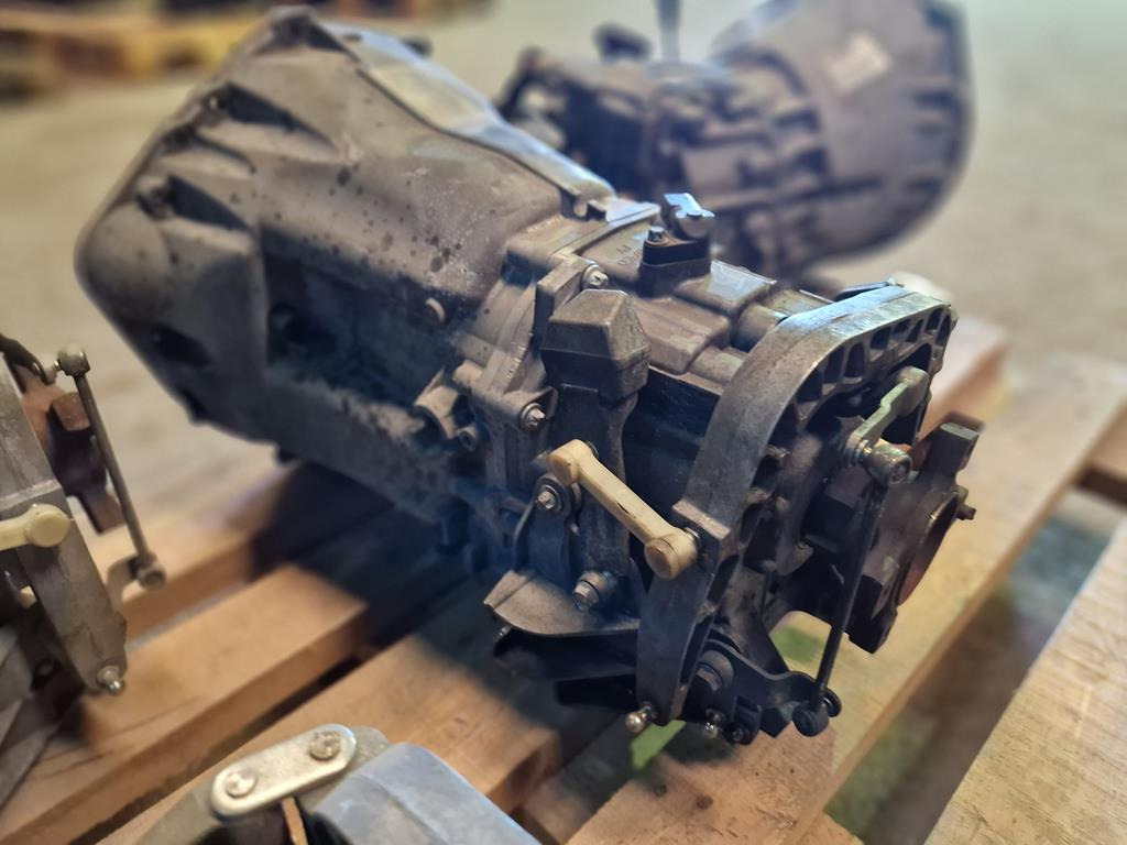 MERCEDES-BENZ SPRINTER 906 - X 002 800204 - Caixa de câmbio de Caminhão: foto 4 MERCEDES-BENZ SPRINTER 906 - X 002 800204 - Caixa de câmbio de Caminhão: foto 4