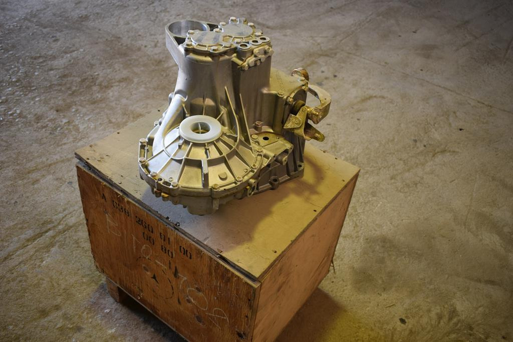 MERCEDES-BENZ VITO - Α 638 260 01 00 - Caixa de câmbio de Caminhão: foto 4 MERCEDES-BENZ VITO - Α 638 260 01 00 - Caixa de câmbio de Caminhão: foto 4