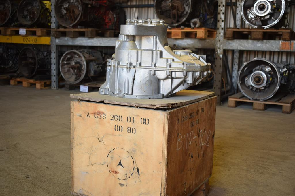 MERCEDES-BENZ VITO - Α 638 260 01 00 - Caixa de câmbio de Caminhão: foto 2 MERCEDES-BENZ VITO - Α 638 260 01 00 - Caixa de câmbio de Caminhão: foto 2