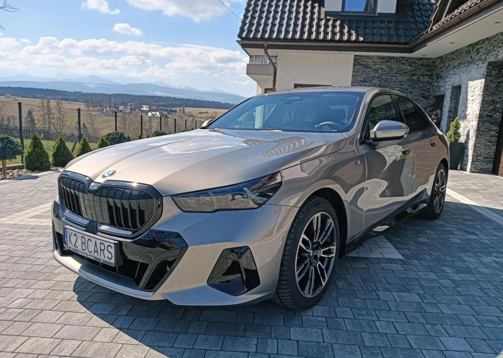BMW Seria 5 - Sedã: foto 1 BMW Seria 5 - Sedã: foto 1