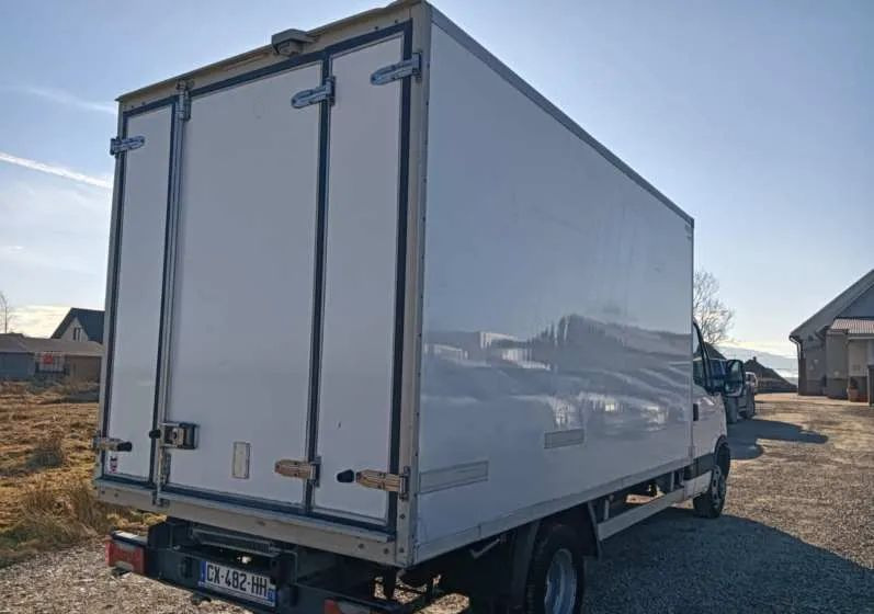 Iveco 35C13, 35C12, 35C14, 35C15 - Carrinha frigorífica: foto 4 Iveco 35C13, 35C12, 35C14, 35C15 - Carrinha frigorífica: foto 4