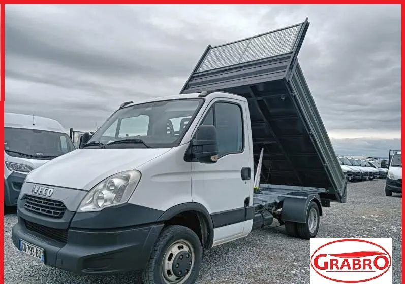 Iveco 35C13, 35C12, 35C15 - Furgão basculante: foto 1 Iveco 35C13, 35C12, 35C15 - Furgão basculante: foto 1