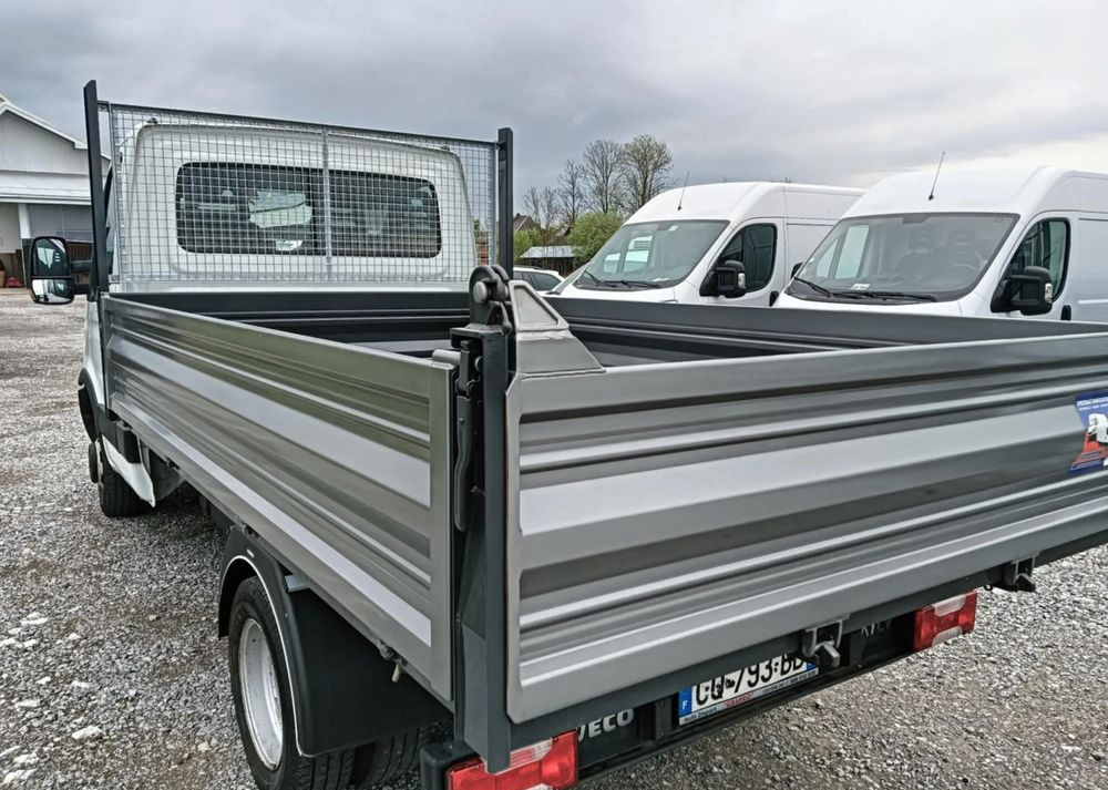 Iveco 35C13, 35C12, 35C15 - Furgão basculante: foto 2 Iveco 35C13, 35C12, 35C15 - Furgão basculante: foto 2