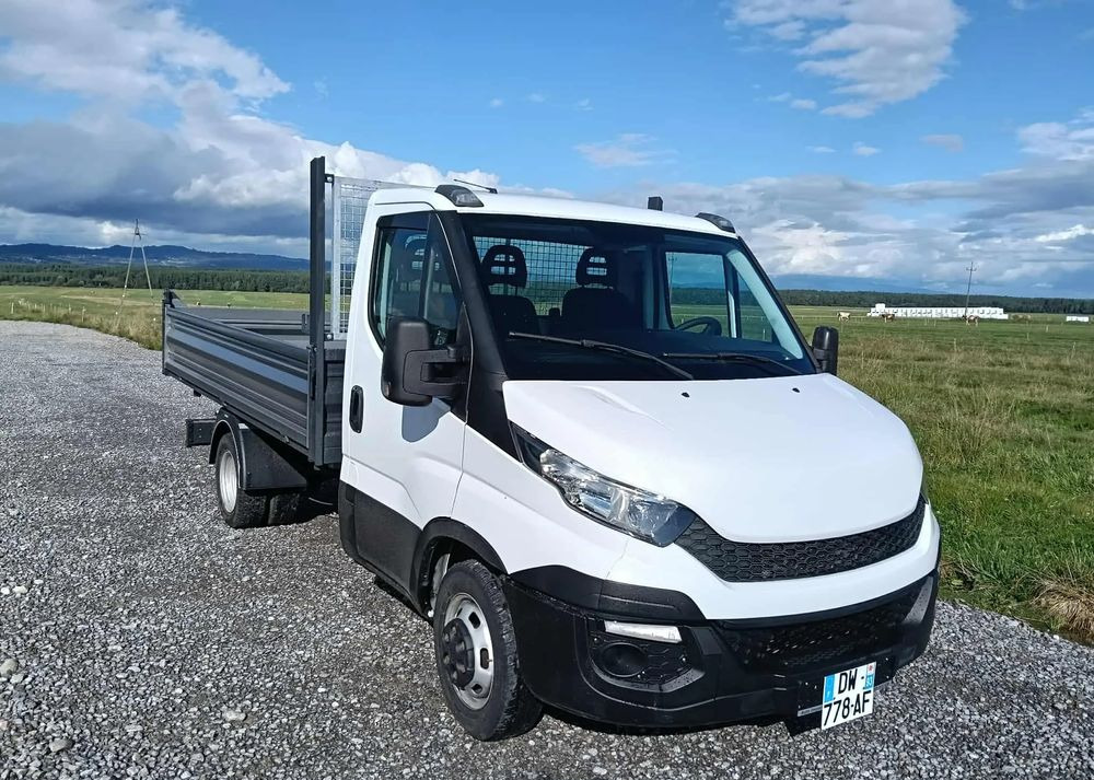 Iveco DAILY 35C13, 35C12, 35C14, 35C15 - Furgão basculante: foto 2 Iveco DAILY 35C13, 35C12, 35C14, 35C15 - Furgão basculante: foto 2