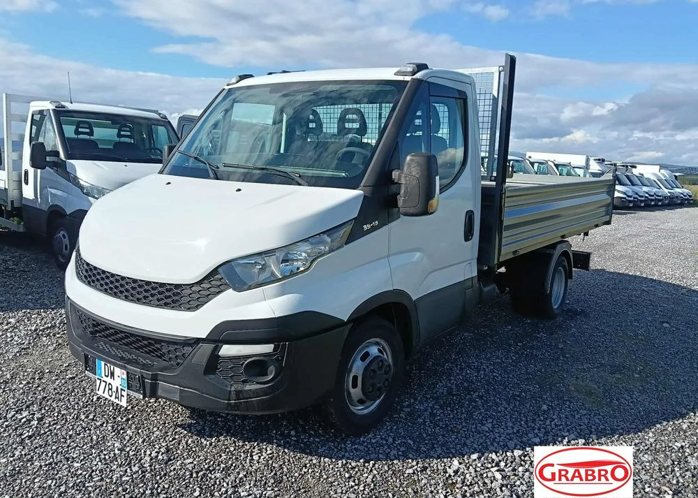 Iveco DAILY 35C13, 35C12, 35C14, 35C15 - Furgão basculante: foto 1 Iveco DAILY 35C13, 35C12, 35C14, 35C15 - Furgão basculante: foto 1