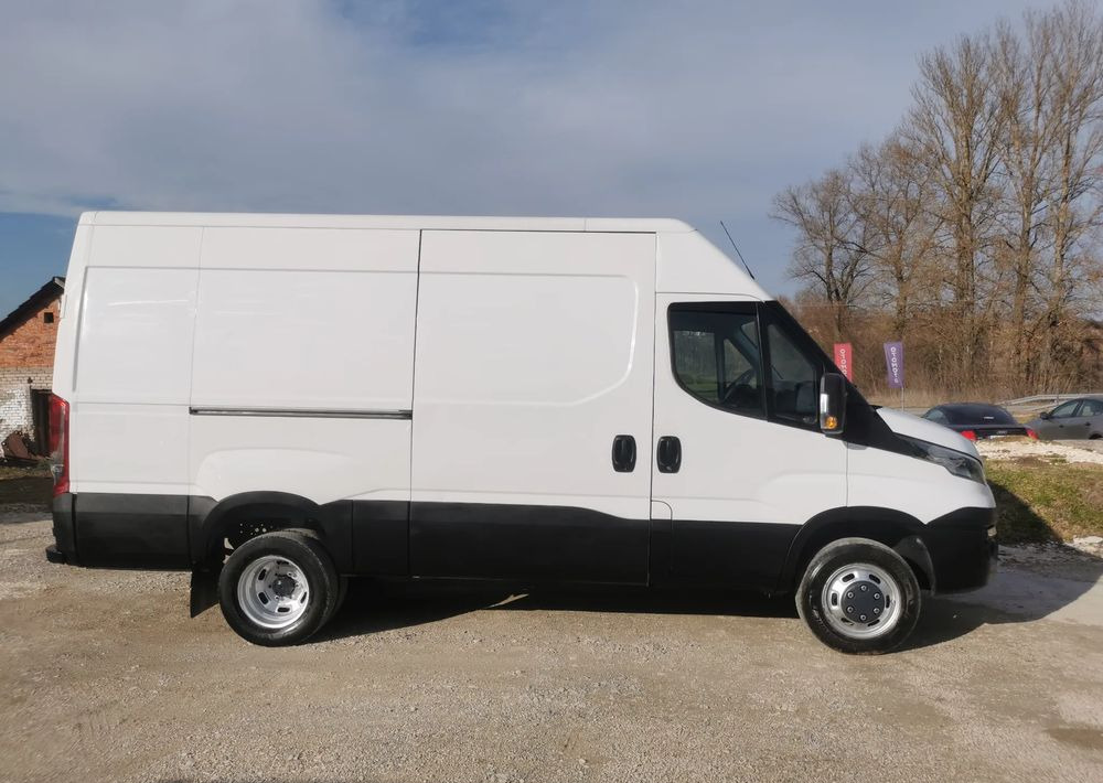 Iveco 35C13 Daily L3H2 bliźniak Klima 2.3-130KM 6-biegów Hak podwójne koła 35-130 L4H2 - Furgão: foto 2 Iveco 35C13 Daily L3H2 bliźniak Klima 2.3-130KM 6-biegów Hak podwójne koła 35-130 L4H2 - Furgão: foto 2
