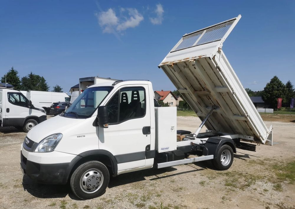 Iveco Daily 35C15 Kiper 3.0 - 150KM wywrotka Hak Bliźniak blokada mostu Klima - Furgão basculante: foto 1 Iveco Daily 35C15 Kiper 3.0 - 150KM wywrotka Hak Bliźniak blokada mostu Klima - Furgão basculante: foto 1