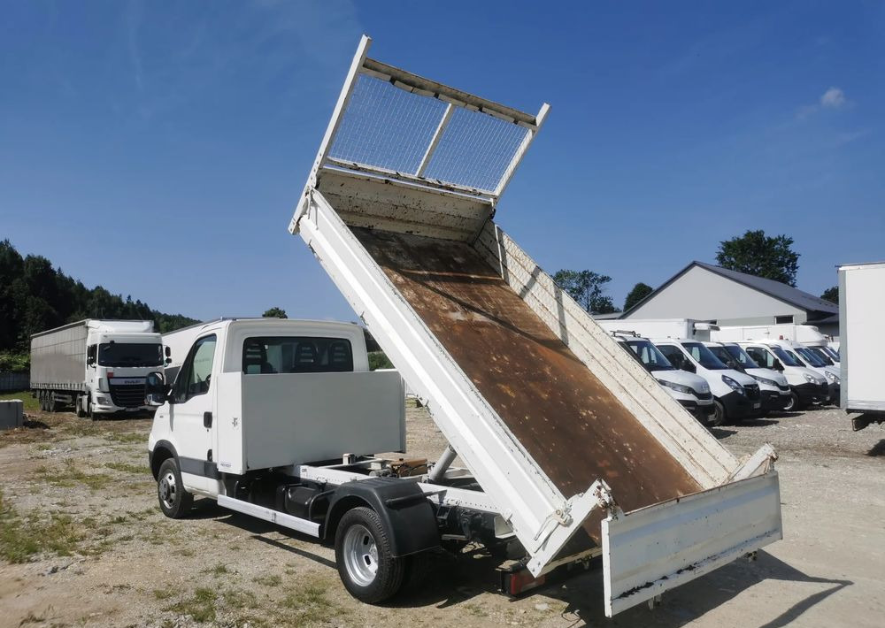 Iveco Daily 35C15 Kiper 3.0 - 150KM wywrotka Hak Bliźniak blokada mostu Klima - Furgão basculante: foto 3 Iveco Daily 35C15 Kiper 3.0 - 150KM wywrotka Hak Bliźniak blokada mostu Klima - Furgão basculante: foto 3
