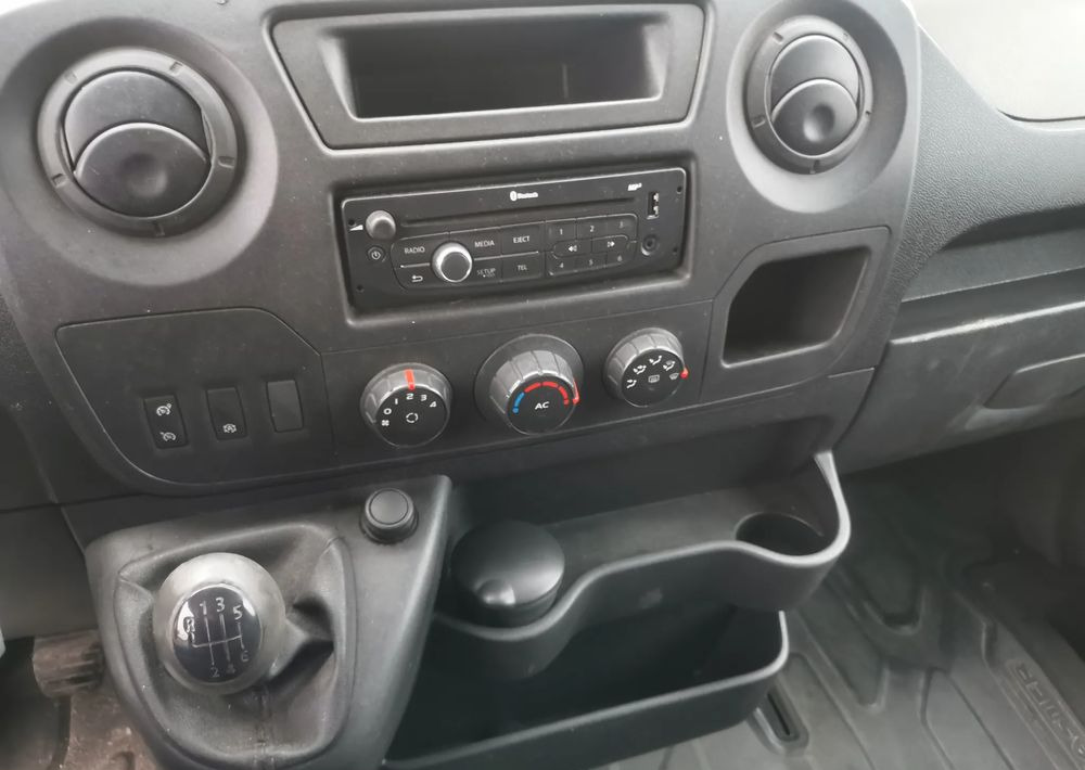 Locação de  Renault Master 2.3dCi długi L3H2 Klimatyzacja 6-biegów Renault Master 2.3dCi długi L3H2 Klimatyzacja 6-biegów: foto 10