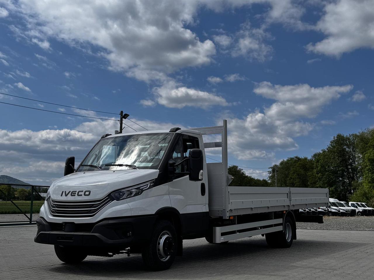 Iveco Daily 70C18 - Camião de caixa aberta/ Plataforma: foto 2 Iveco Daily 70C18 - Camião de caixa aberta/ Plataforma: foto 2