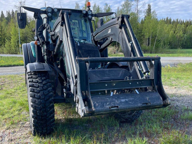 Valtra N154E Versu SmartTouch MR19 Valtra N154E Versu SmartTouch MR19 med frontlastare Quicke Q5M - Trator: foto 2 Valtra N154E Versu SmartTouch MR19 Valtra N154E Versu SmartTouch MR19 med frontlastare Quicke Q5M - Trator: foto 2
