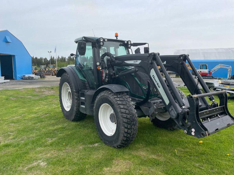Valtra N154E Versu SmartTouch MR19 Valtra N154E Versu SmartTouch MR19 med frontlastare Quicke Q5M - Trator: foto 3 Valtra N154E Versu SmartTouch MR19 Valtra N154E Versu SmartTouch MR19 med frontlastare Quicke Q5M - Trator: foto 3