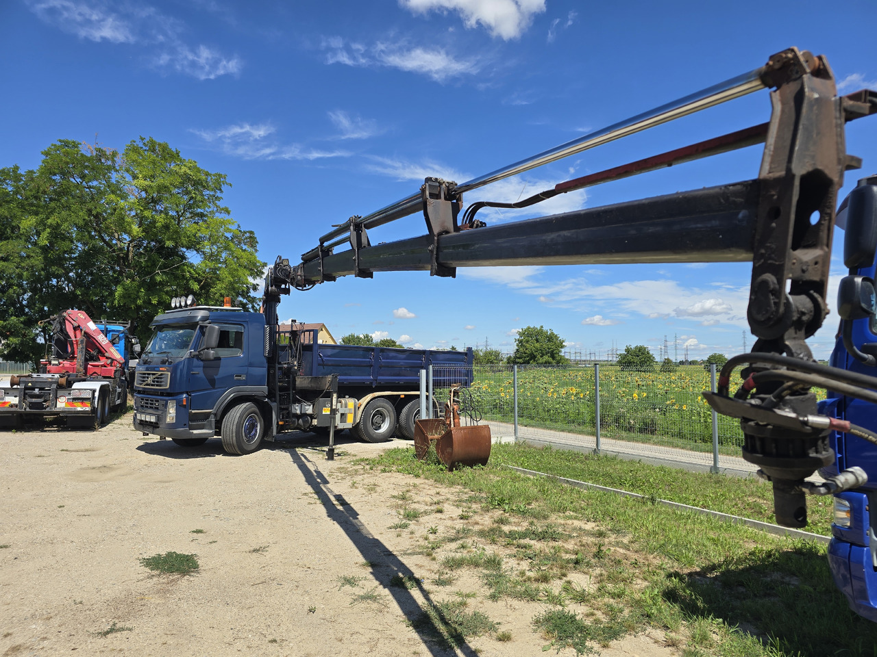 VOLVO FM 420 6X4 / KIPPER / CRANE HMF 1823 K4 - Caminhão basculante, Caminhão grua: foto 4 VOLVO FM 420 6X4 / KIPPER / CRANE HMF 1823 K4 - Caminhão basculante, Caminhão grua: foto 4