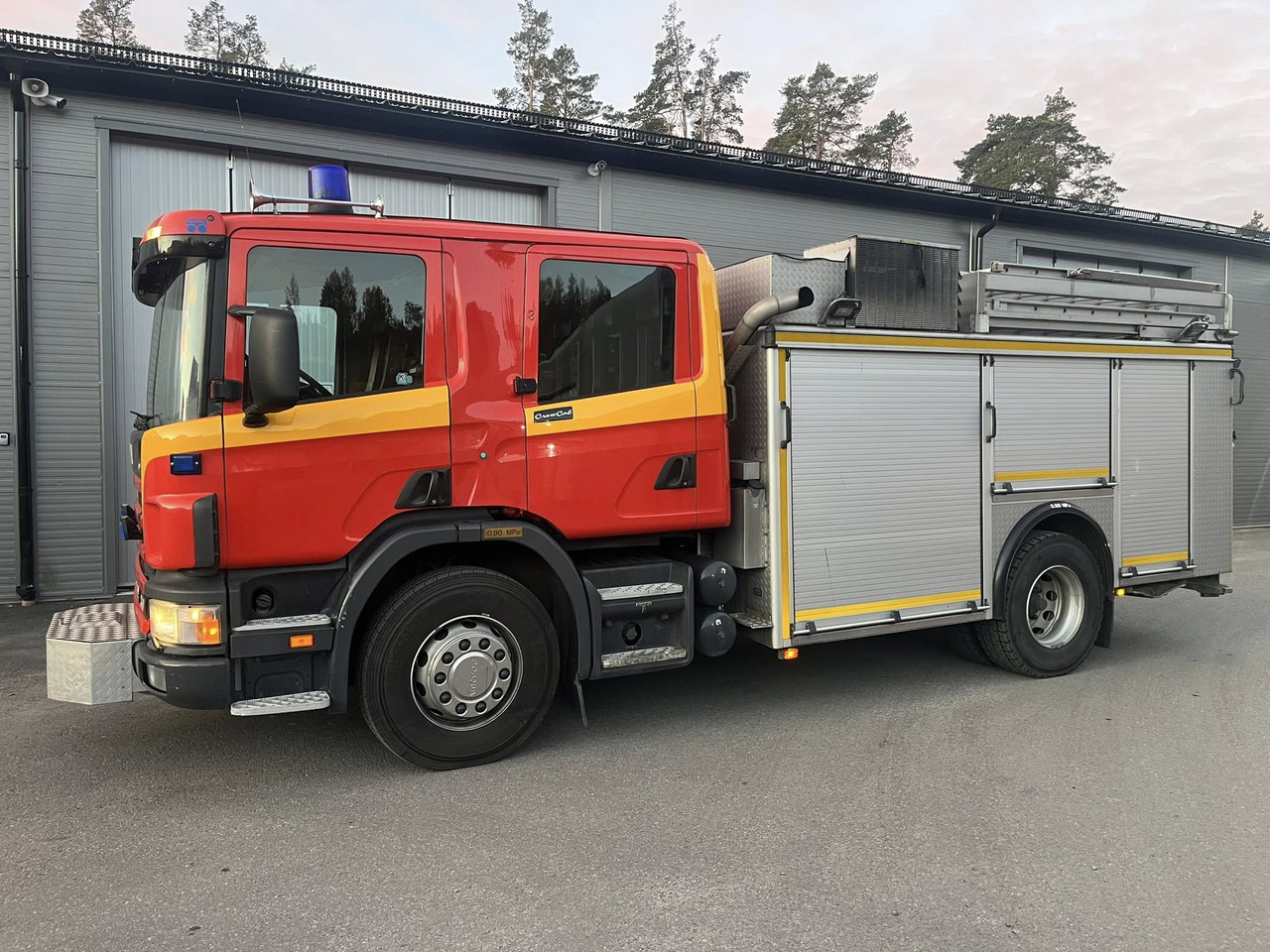 SCANIA P94GB 4x2 NZ310 - Fire engine - Carro de bombeiro: foto 1 SCANIA P94GB 4x2 NZ310 - Fire engine - Carro de bombeiro: foto 1
