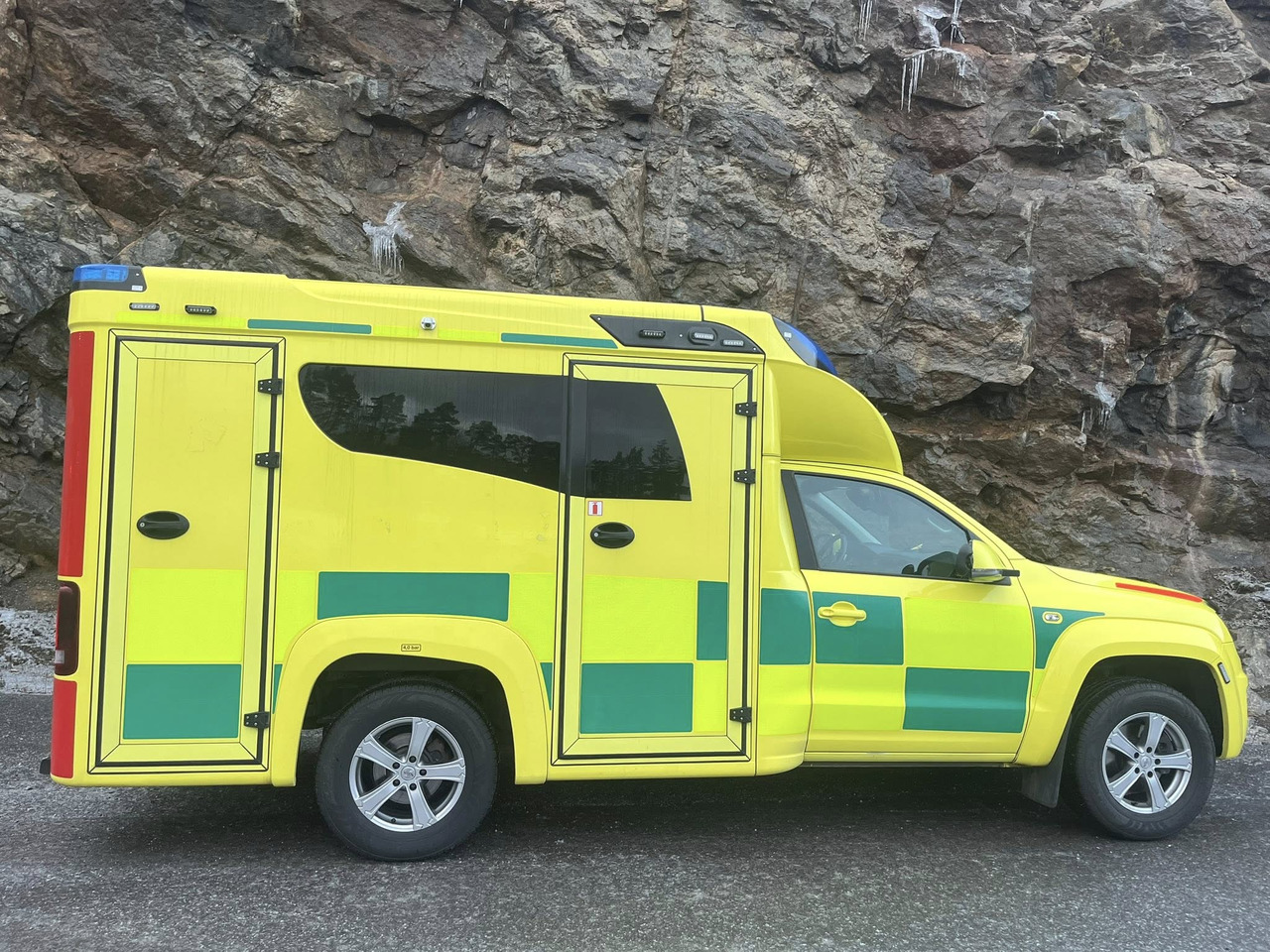 VOLKSWAGEN Amarok 4motion - AMBULANCE / ambulanse / ambulanssi - Ambulância: foto 4 VOLKSWAGEN Amarok 4motion - AMBULANCE / ambulanse / ambulanssi - Ambulância: foto 4