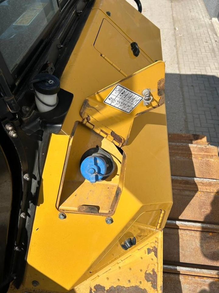 Locação de CAT D 5 LGP (new undercarriage + ripper)  CAT D 5 LGP (new undercarriage + ripper): foto 14