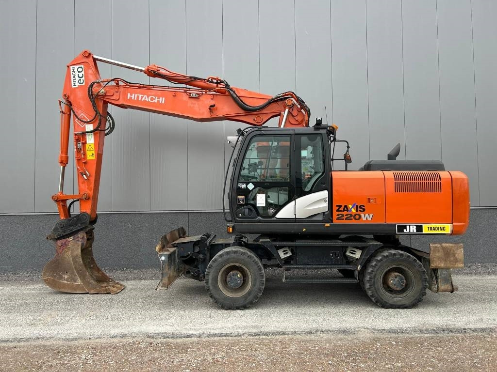 Hitachi ZX220W-5B - Escavadeira de rodas: foto 1 Hitachi ZX220W-5B - Escavadeira de rodas: foto 1